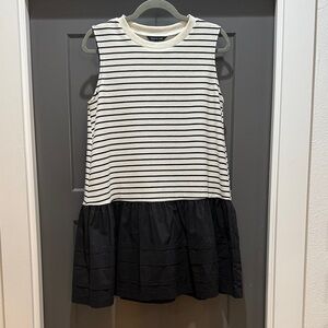 Chic Striped Sleeveless Mini Dress with Pockets